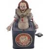  Pennywise-in-the-box (It chapter two) Gallery diorama in doos Diamond Select