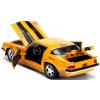 Transformers Bumblebee (1977 Chevy Camaro) 1:24 plus metal coin in doos (Jada Toys Metals die cast)